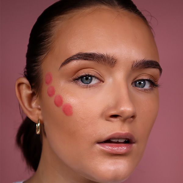 Cushion Liquid Blush från Makeup Mekka – bild 2