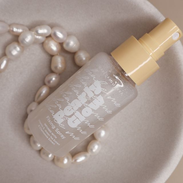 Pearly Glow Fixing Spray från Makeup Mekka – bild 5