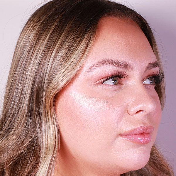 Glow On Roll-On Liquid Highlighter från Makeup Mekka – bild 2