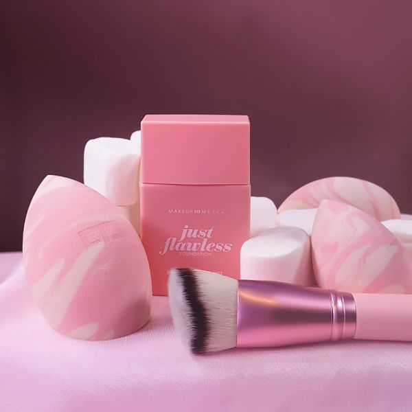 Just Flawless Diagonal Blending Sponge från Makeup Mekka – bild 3
