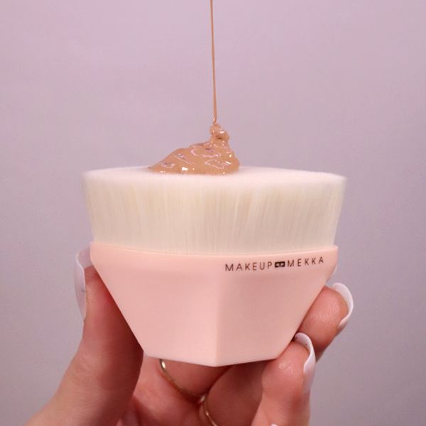 Flat Kabuki Foundation Brush från Makeup Mekka – bild 2