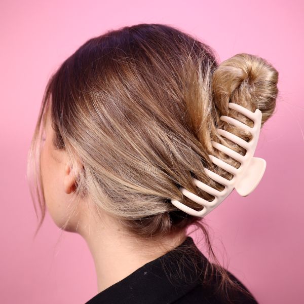 Big Hair Clip - Cream från Makeup Mekka – bild 2