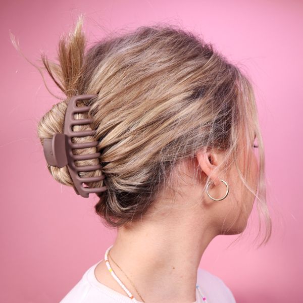 Big Hair Clip - Brown från Makeup Mekka – bild 2