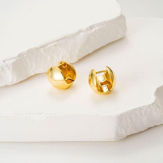 Chunky Ball Huggie Hoops från Makeup Mekka – bild 2
