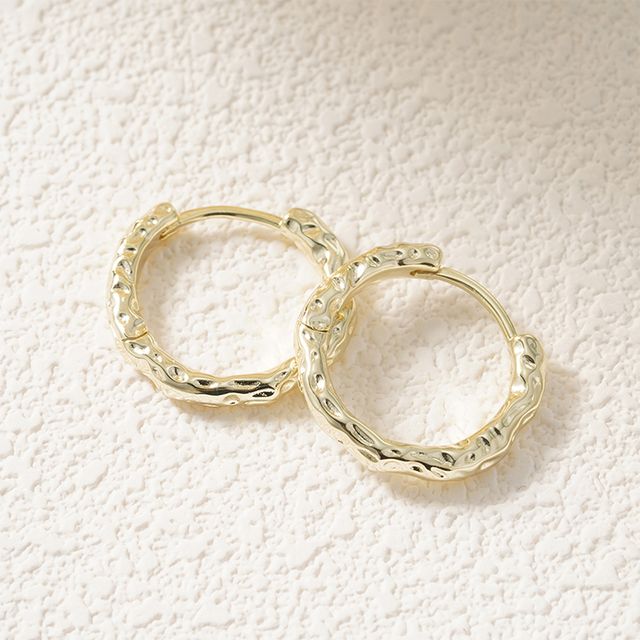 Stellar Huggie Hoops från Makeup Mekka – bild 2