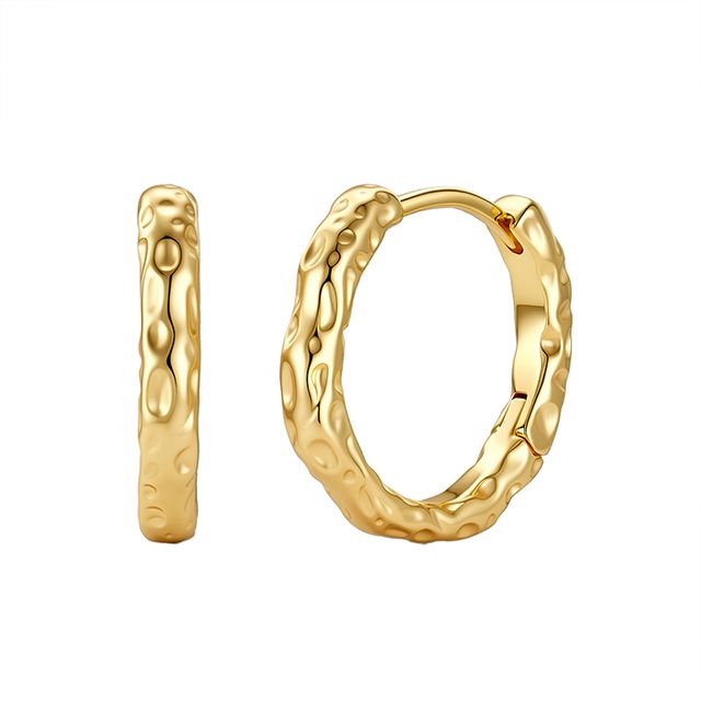 Stellar Huggie Hoops från Makeup Mekka
